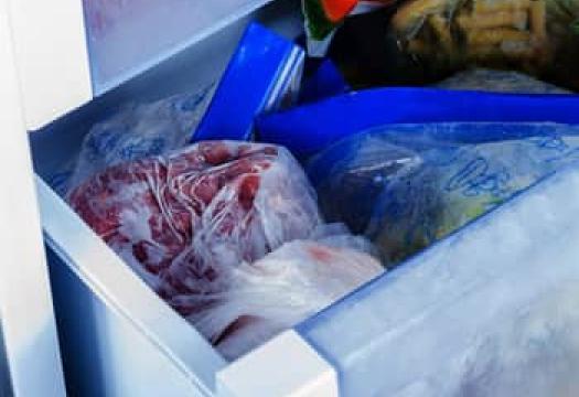 how to clean freezer