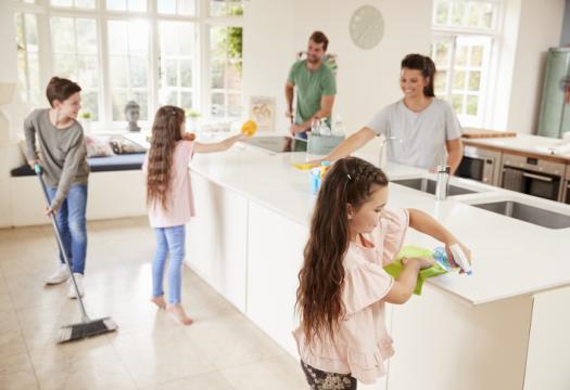 Family of 5 cleaning the kitchen together. | Merry Maids®