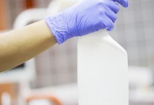 Spray bottle cleaning